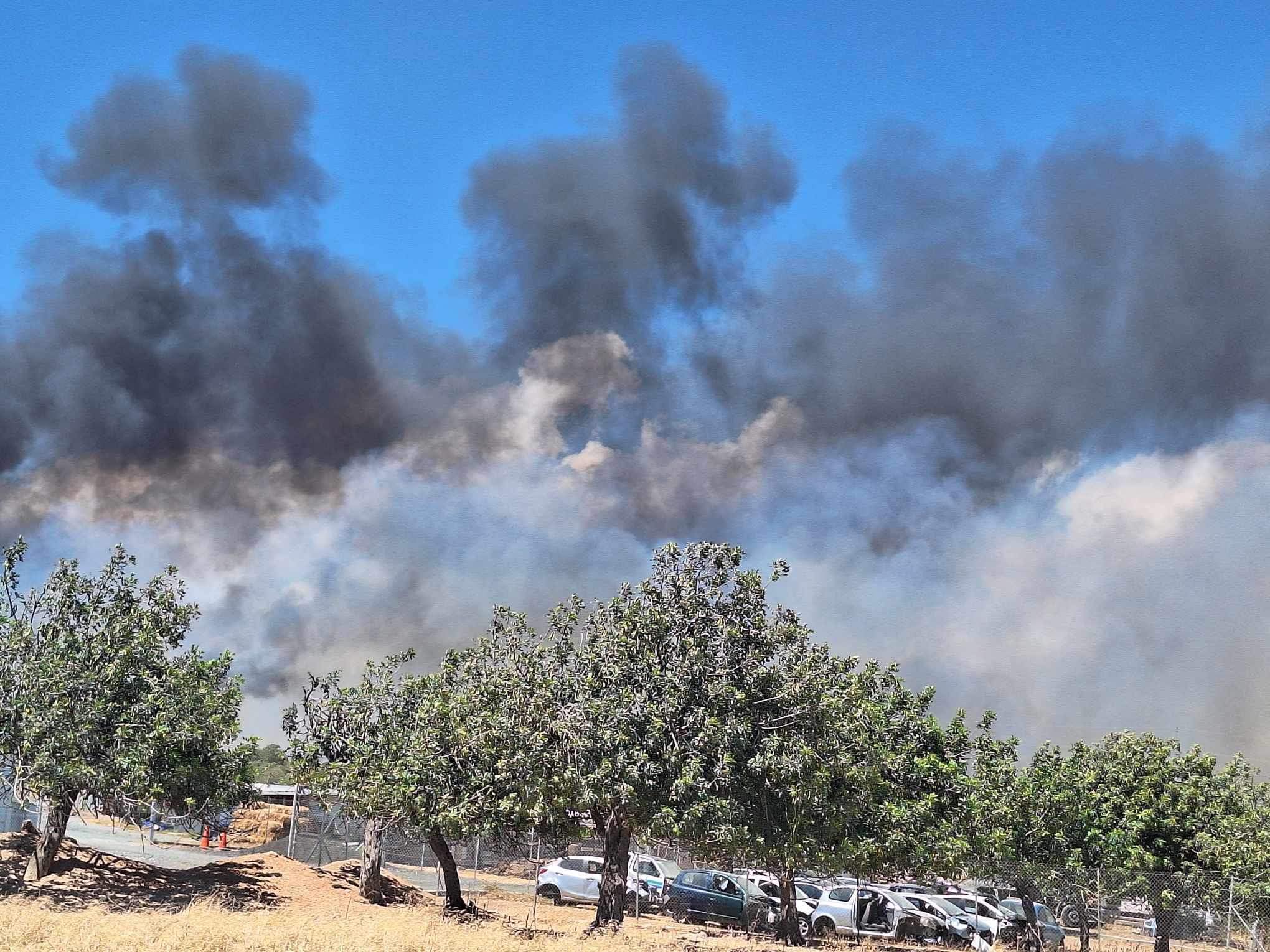 Συναγερμός στην πυροσβεστική για φωτιά στη Λεμεσό, στη μάχη και πτητικά μέσα