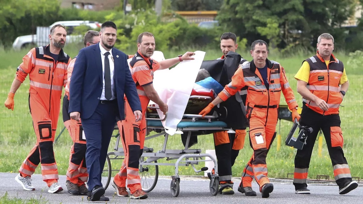 Σοβαρή αλλά σταθερή η κατάσταση της υγείας του πρωθυπουργού της Σλοβακίας Φίτσο