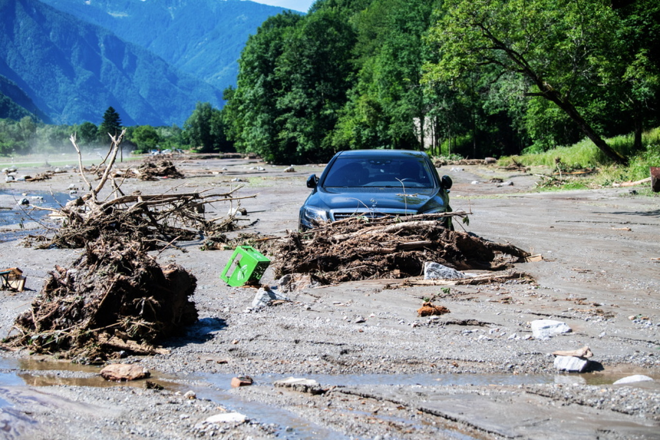 Τρεις αγνοούμενοι μετά από πλημμύρες στο νοτιοανατολικό τμήμα της Ελβετίας