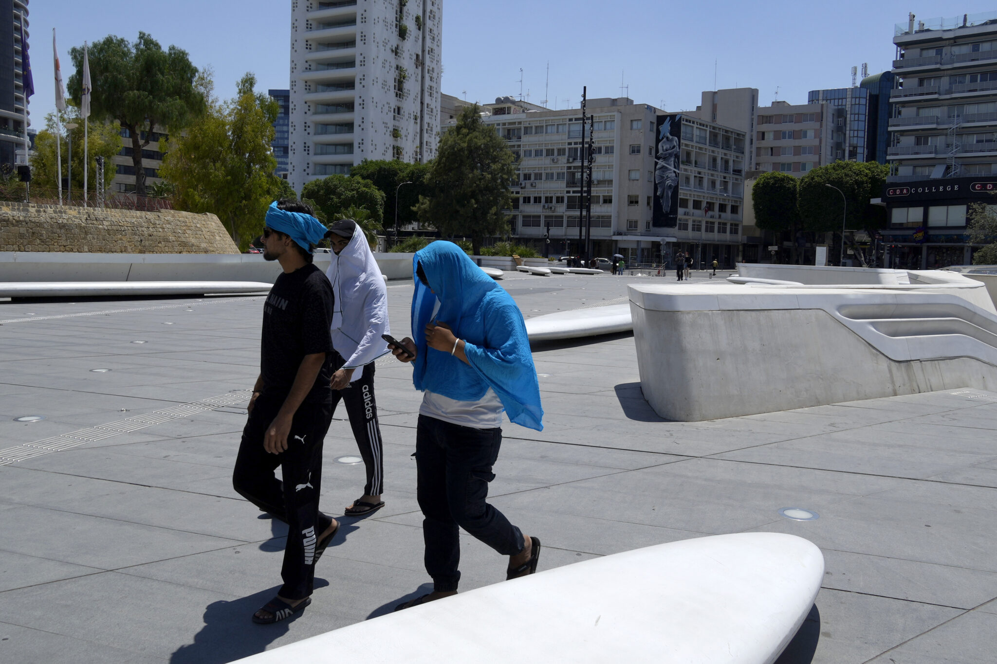 Επεισόδια καύσωνα μέχρι τα μέσα Αυγούστου, ποιες ώρες θα είναι πιο έντονα