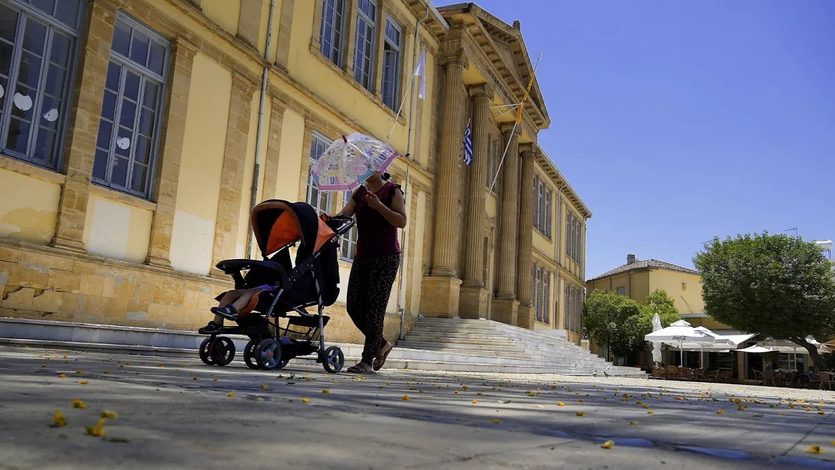 Σκαρφαλώνει στους 42 βαθμούς η θερμοκρασία, νέα άνοδος αναμένεται από αύριο