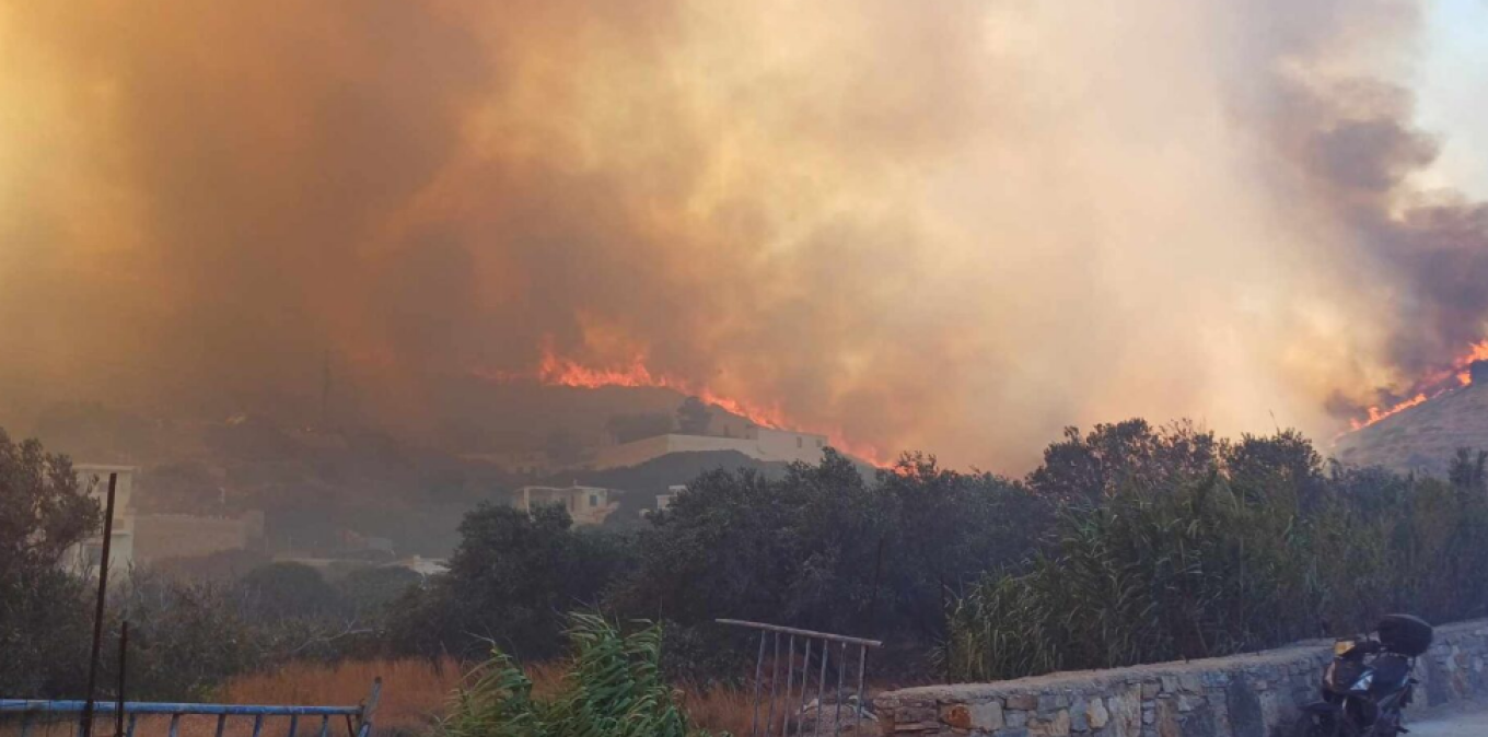 Χωρίς ενεργό μέτωπο η φωτιά στους Φούρνους Ικαρίας