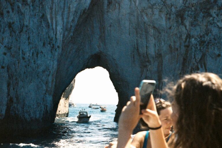 «Μπλόκο» στις selfie στην Ιταλία: Θέτουν κανόνες λόγω του υπερτουρισμού