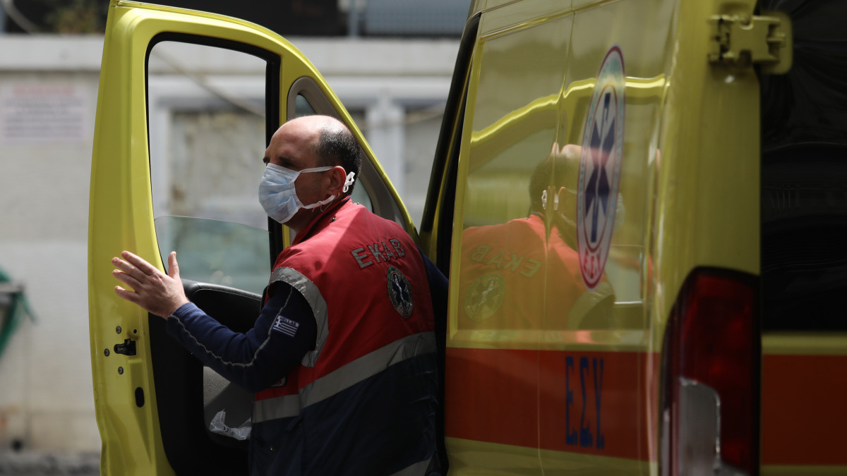 Τραγωδία στη Θεσσαλονίκη: Όχημα καρφώθηκε σε κολόνα, δύο νεκροί