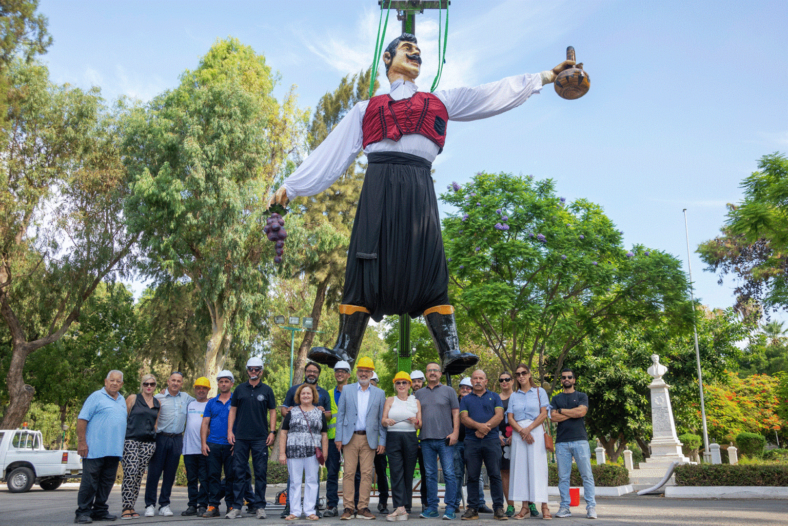 Πήρε και φέτος τη θέση του ο παραδοσιακός βρακάς για τη Γιορτή του Κρασιού