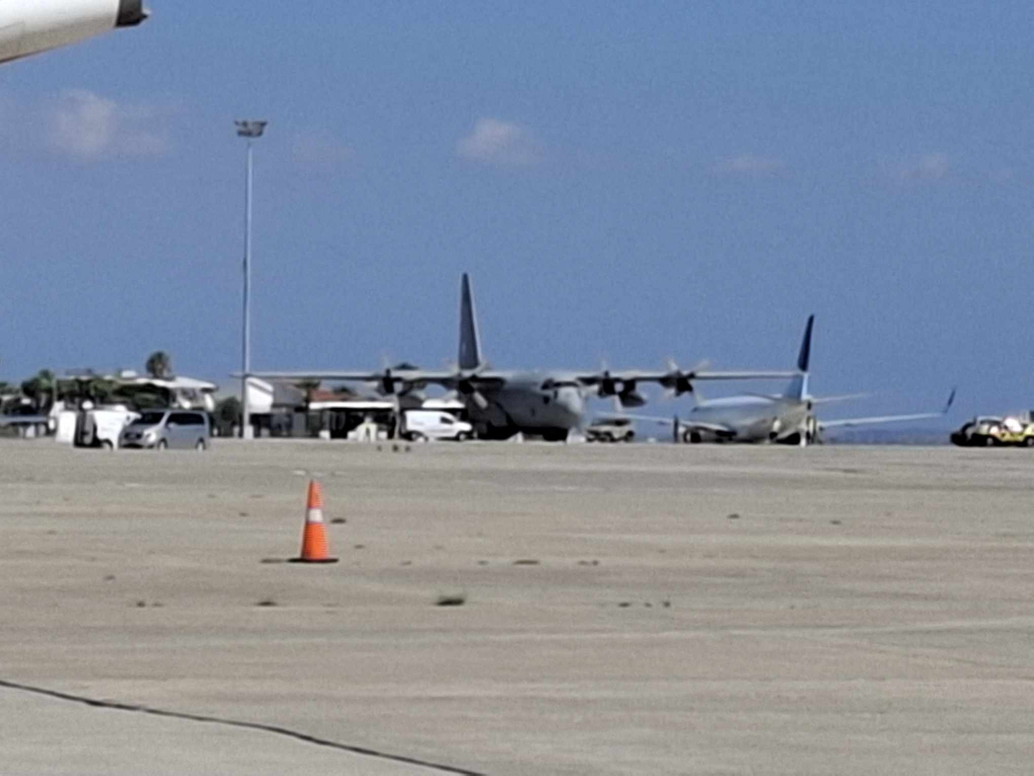 Στη Λάρνακα το μεταγωγικό C-130 που έφερε Κύπριους και Ελλαδίτες από τον Λίβανο