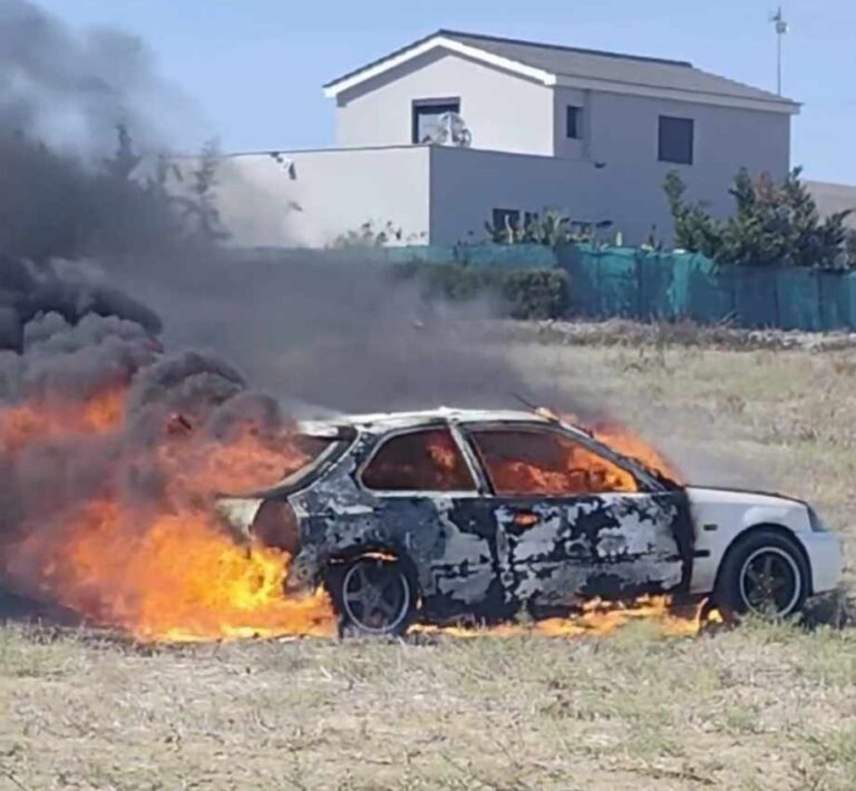 ΒΙΝΤΕΟ: Η στιγμή που όχημα γίνεται παρανάλωμα του πυρός στην επαρχία Λευκωσίας