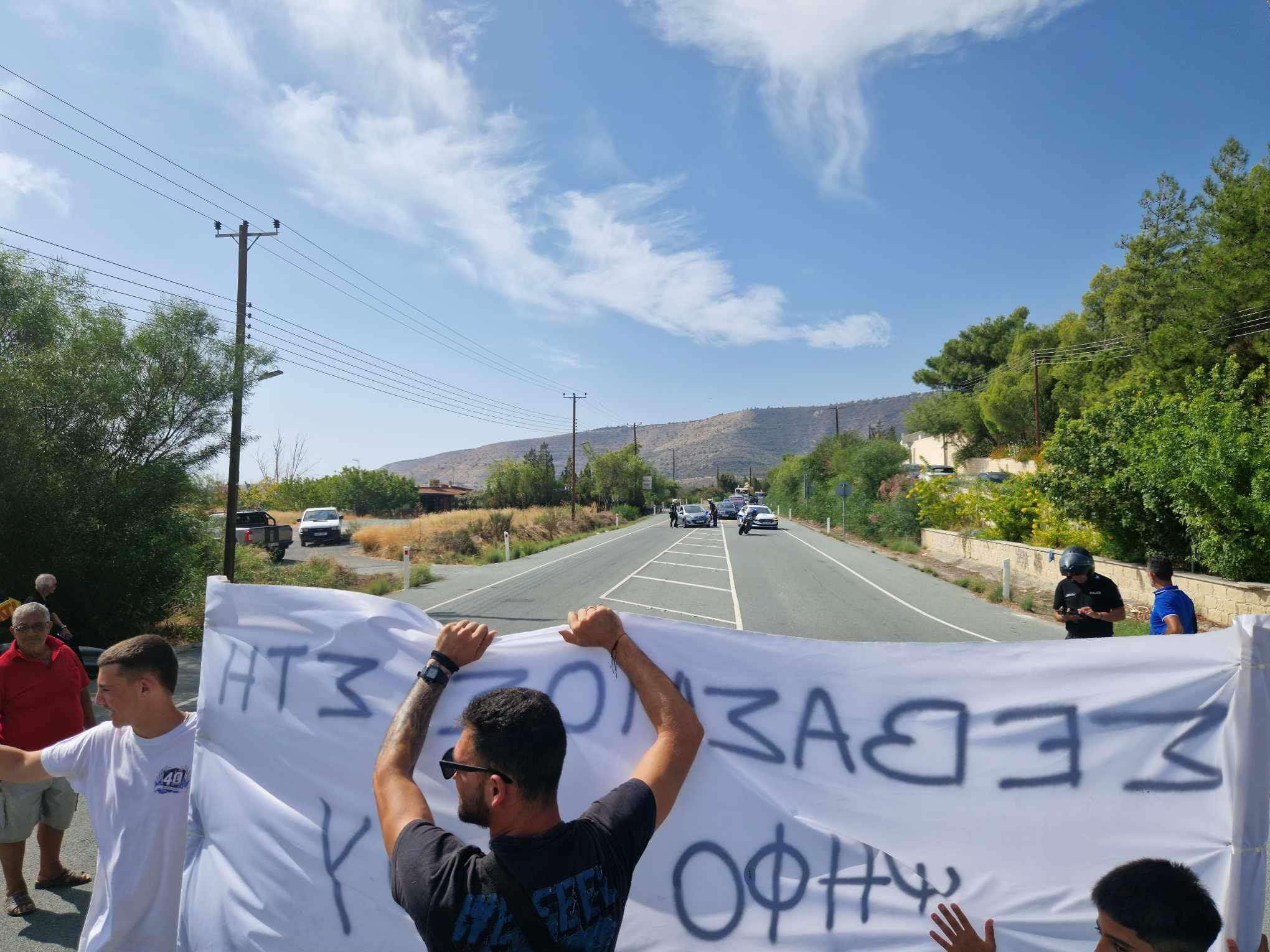 Έκλεισαν τον δρόμο διαμαρτυρόμενοι για την ακύρωση εκλογής Σάββα στην Άλασσα