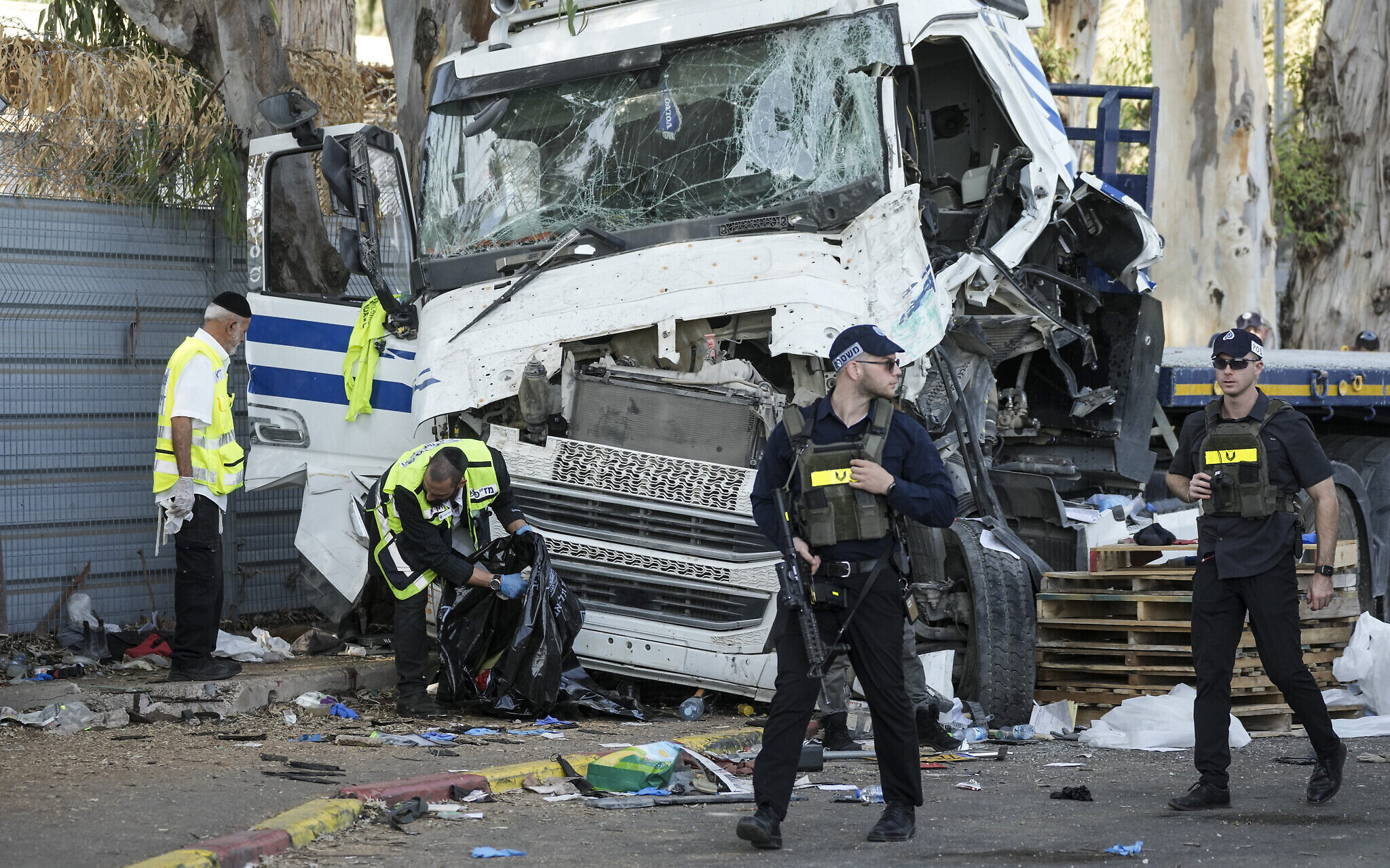 Πανηγυρίζει η Χαμάς την επίθεση σε στάση και κάνει λόγο για «ηρωική επιχείρηση»