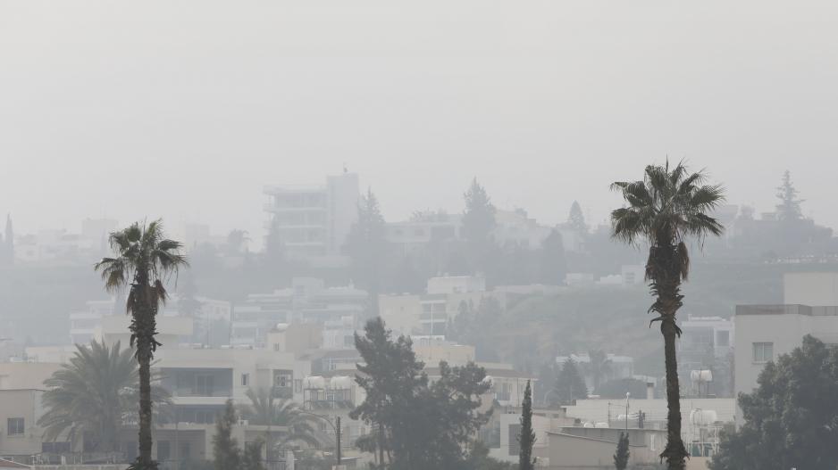 Με σκόνη η ατμόσφαιρα σήμερα, βροχές από αύριο