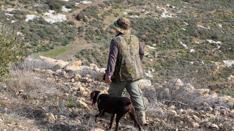 Πήρε κυνηγετικό και πήγε για κυνήγι, αλλά δεν είχε άδεια