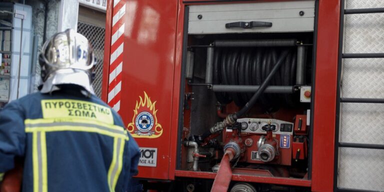 Φωτιά σε εγκαταλελειμμένο κτίριο στου Ρέντη