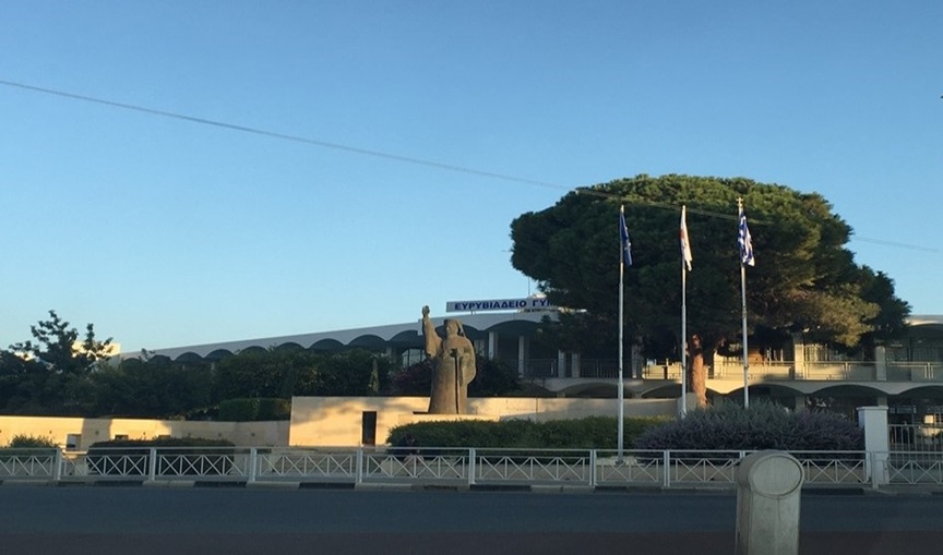 Ευρυβιάδειο Γυμνάσιο: Καθηγητές έβγαζαν τα νερά της βροχής με κουβάδες