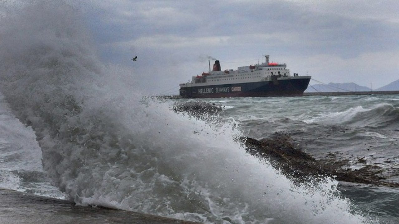 Απαγορευτικό απόπλου για Αιγαίο, φθάνουν τα 10 μποφόρ οι άνεμοι