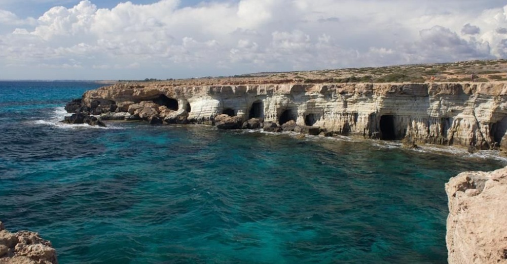 Κινδύνευσε άτομο στις Θαλασσινές Σπηλιές, στήθηκε επιχείρηση διάσωσης