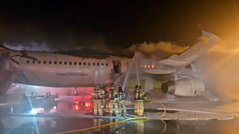 Εφιάλτης για 169 επιβάτες της Air Busan, έπιασε φωτιά το αεροσκάφος