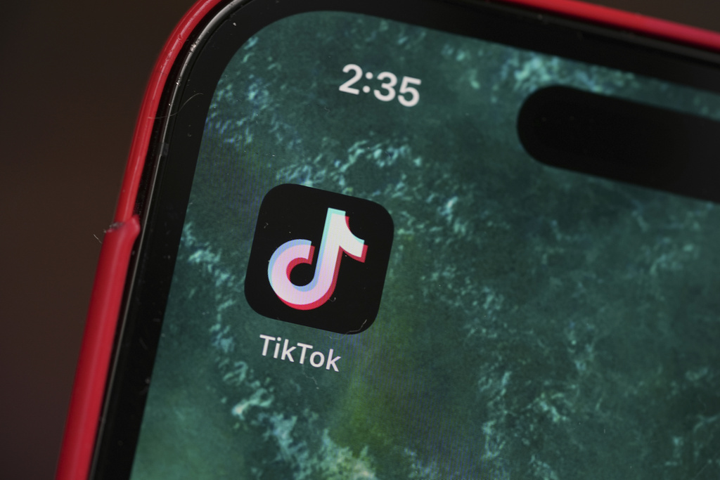 Θετικός ο Τραμπ στην εξαγορά του TikTok από τον Μασκ «αν το θέλει»