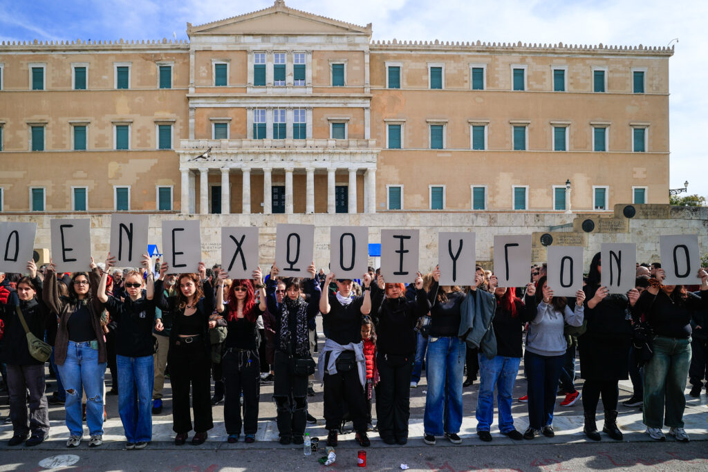 Φουντώνει η αντιπαράθεση για τα Τέμπη: Για πολιτική εκμετάλλευση κάνει λόγο η κυβέρνηση Μητσοτάκη