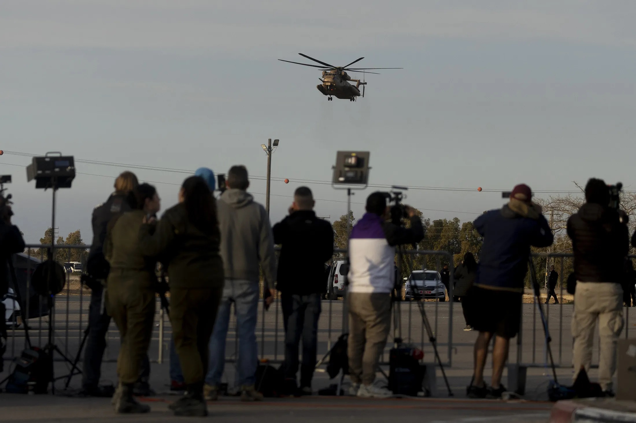 Στο Ισραήλ οι τρεις γυναίκες όμηροι που κρατούσε η Χαμάς