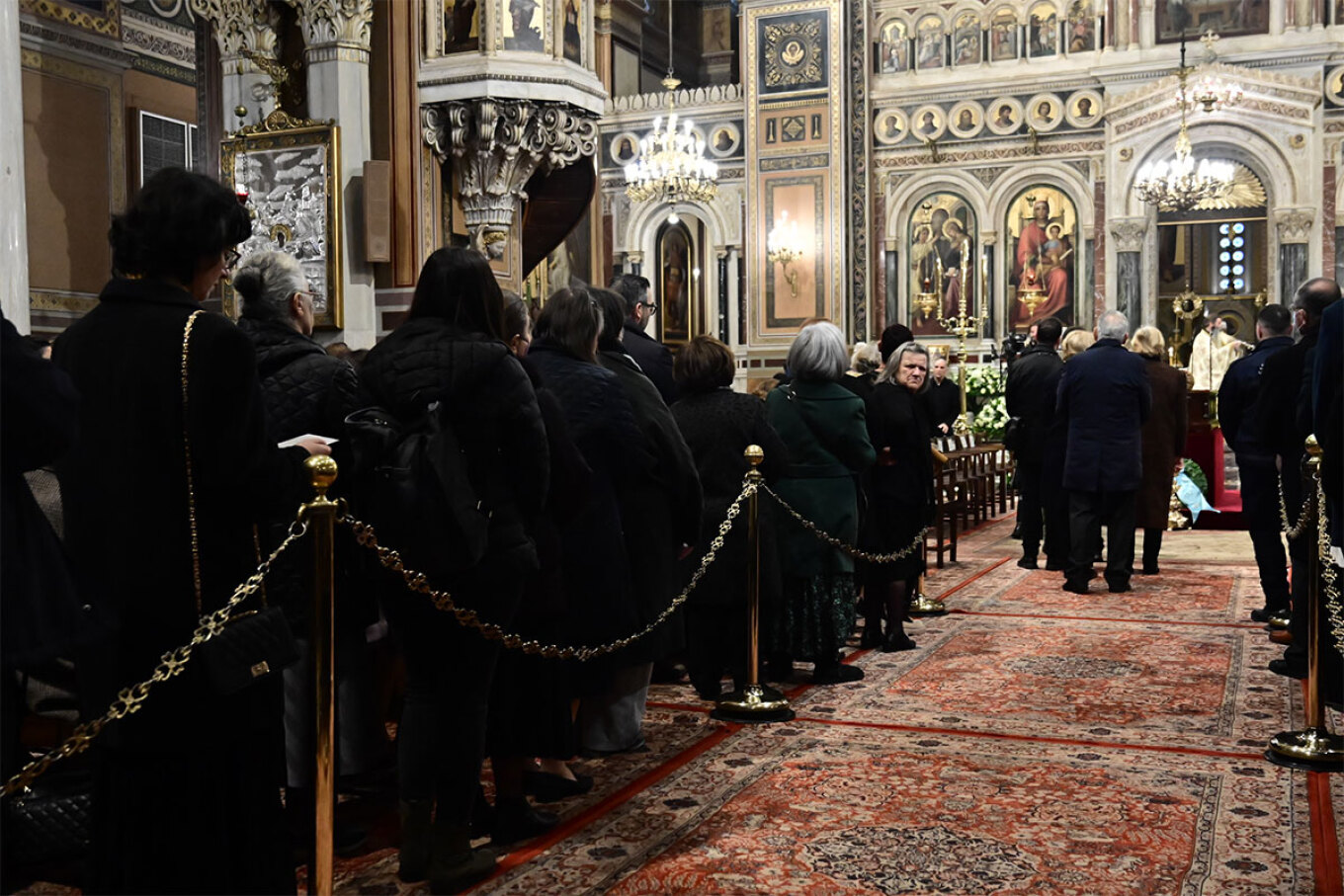 Σε λαϊκό προσκύνημα στη Μητρόπολη Αθηνών η σορός του Αρχιεπισκόπου Αλβανίας Αναστάσιου