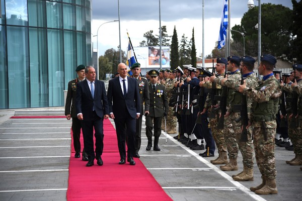 Στρατιωτική συνεργασία και ανατολική Μεσόγειος στη συνάντηση Δένδια-Πάλμα στη Λευκωσία