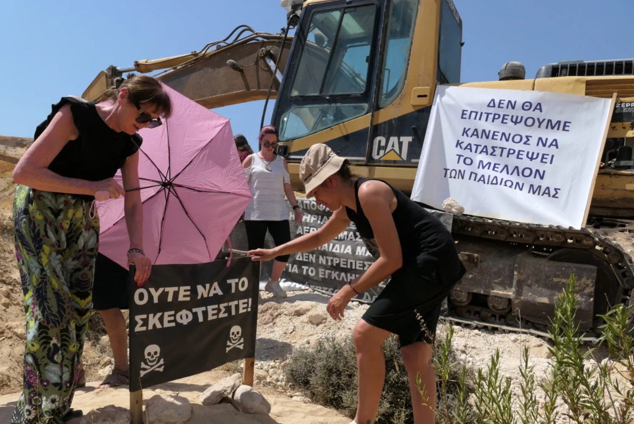 «Θα πάμε μέχρι εκεί που πάει»: Ξανά σε θέση μάχης για το ασφαλτικό στο Μιτσερό (ΒΙΝΤΕΟ)