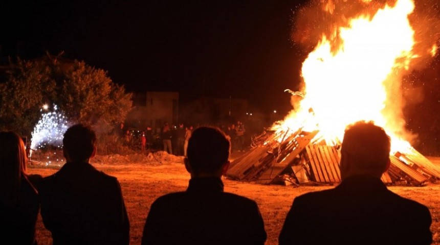 Δεν βρίσκουν λύση για τις λαμπρατζιές, τρέχουν να προλάβουν το Πάσχα