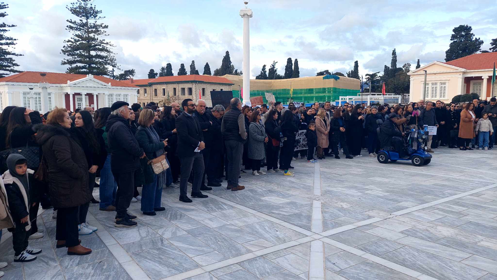 «57 ψυχές ζητούν δικαίωση»: Στους δρόμους και η Πάφος για την τραγωδία των Τεμπών