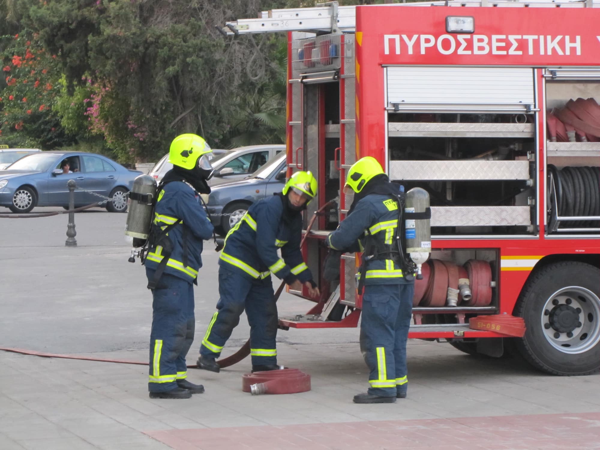 Παρολίγον νέα τραγωδία στη Λεμεσό: Γυναίκα παγιδεύτηκε στις φλόγες και στους καπνούς