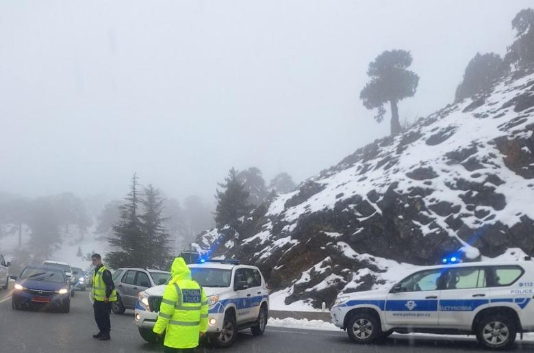 Προβλήματα στο οδικό δίκτυο έφερε η χιονόπτωση, ποιοι δρόμοι επηρεάζονται