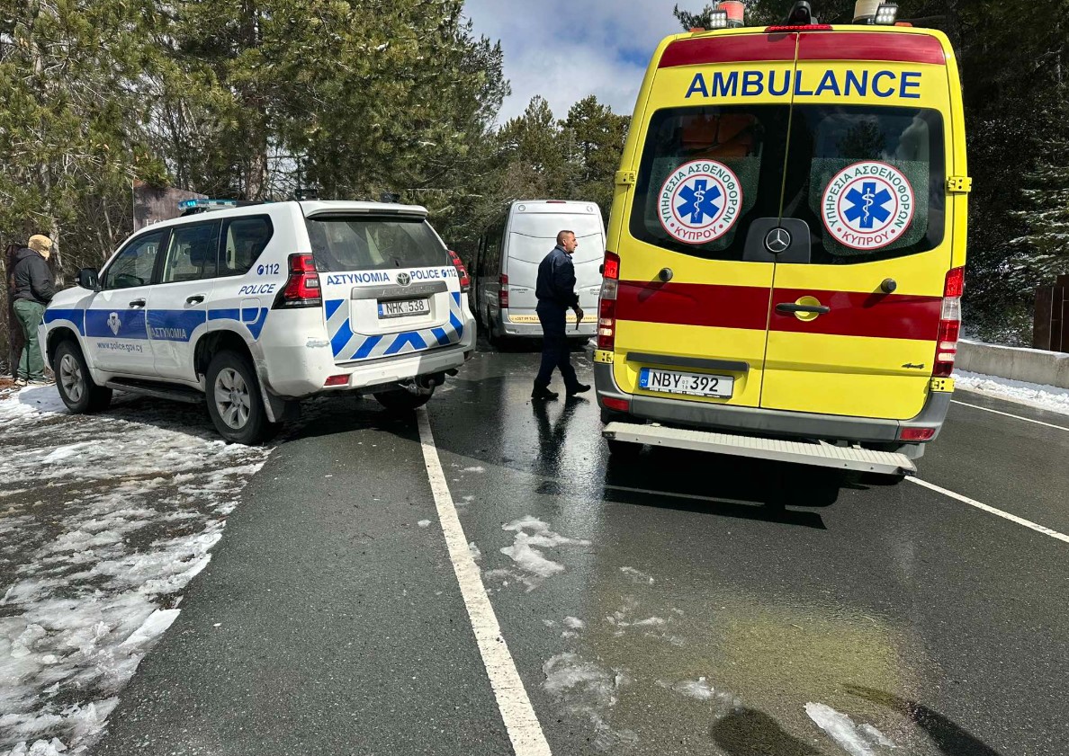 ΦΩΤΟ: Σοβαρό τροχαίο στο Τρόοδος, όχημα παρέσυρε γυναίκα ενώ έβγαζε φωτογραφίες