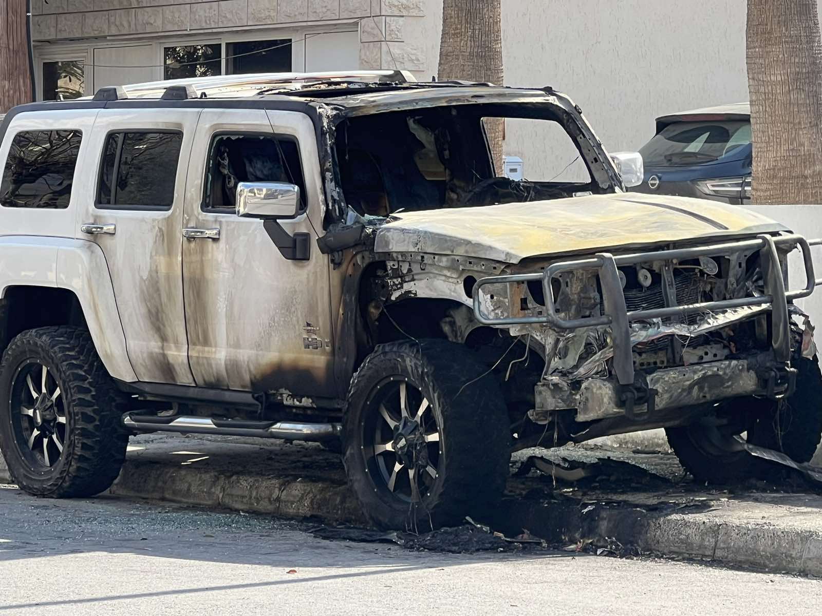 ΦΩΤΟ: Μαρτυρίες για εμπρησμό πίσω από τη φωτιά σε όχημα 26χρονου στη Λάρνακα